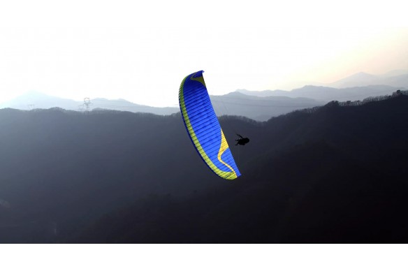 Davinci's new tandem paraglider, the DUET PRO, is designed for the professional pilot without sacrificing performance.