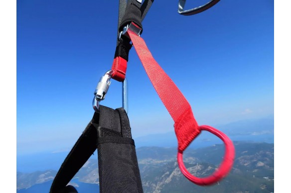 The DUET Semi-Light tandem paraglider combines ease of use, low weight, and low volume. Ideal for your walk-and-fly tandem fligh
