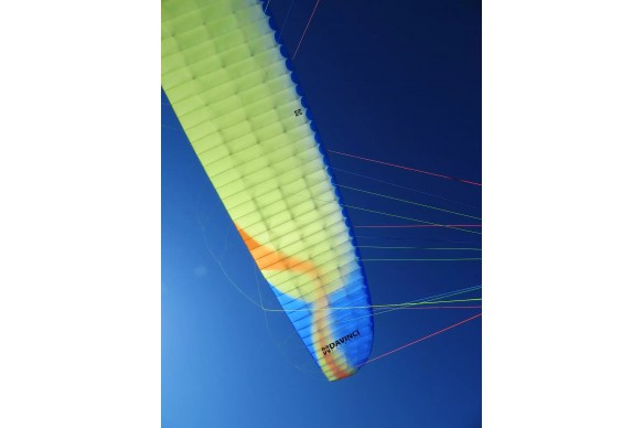 The DUET Semi-Light tandem paraglider combines ease of use, low weight, and low volume. Ideal for your walk-and-fly tandem fligh