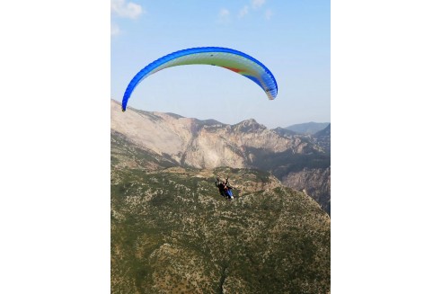 The DUET Semi-Light tandem paraglider combines ease of use, low weight, and low volume. Ideal for your walk-and-fly tandem fligh