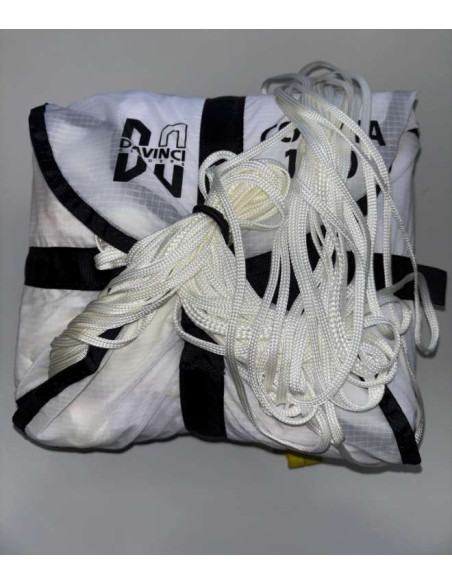 The Davinci Comma is a round PDA paragliding parachute, economical but with excellent performance.