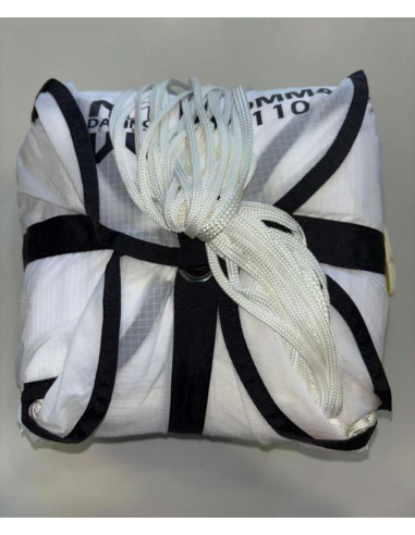 The Davinci Comma is a round PDA paragliding parachute, economical but with excellent performance.